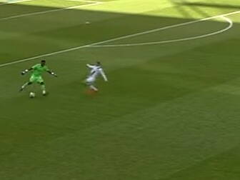 WATCH: Ajax goalkeeper turns f...